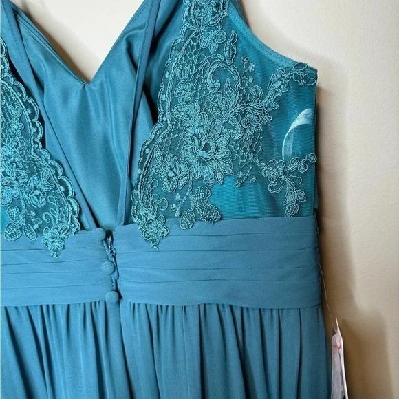 AZAZI NWT LONG WOMANS FORMAL DRESS - Picture 8 of 13